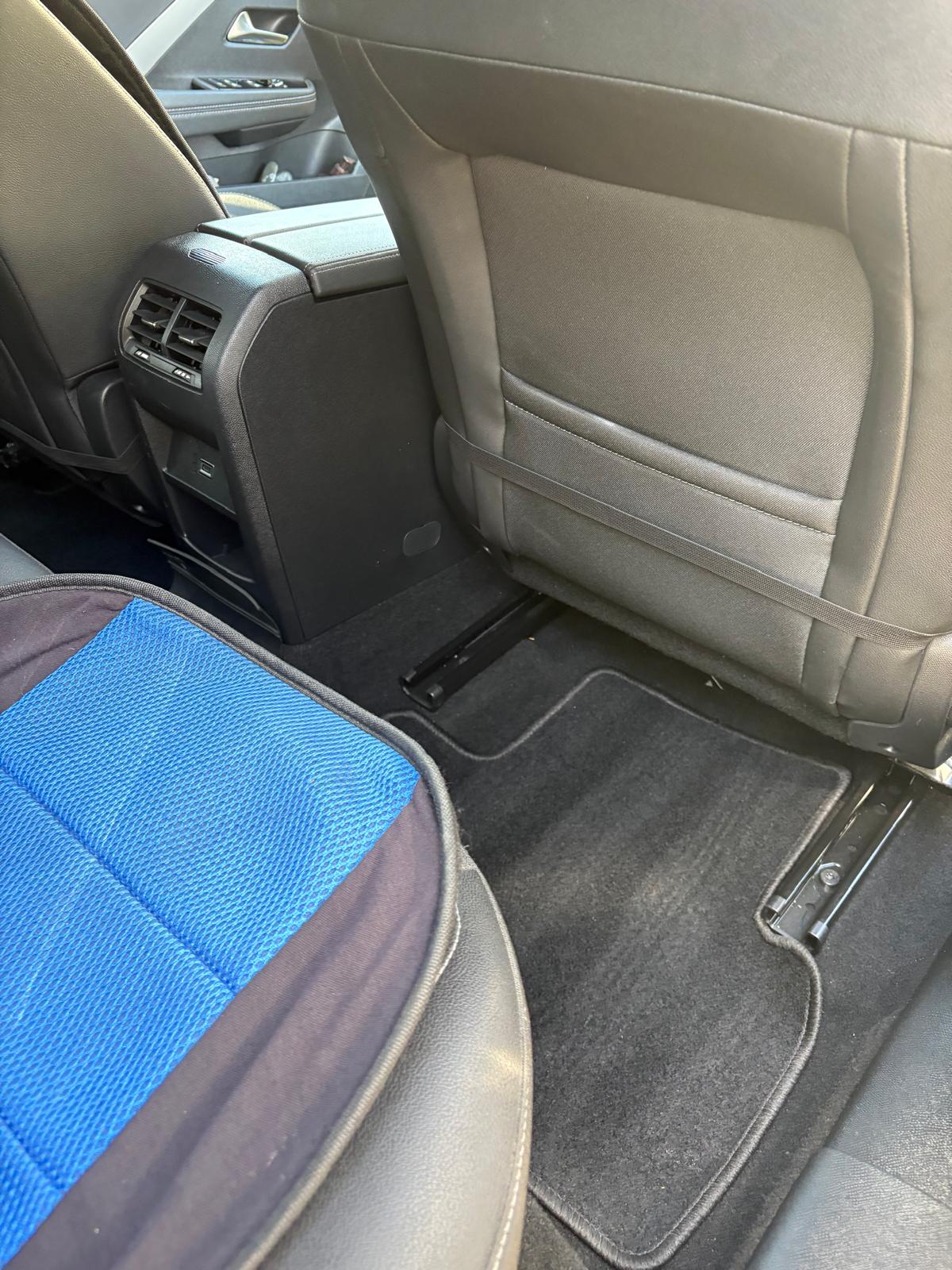 Nettoyage intérieur arrière par JRM Auto